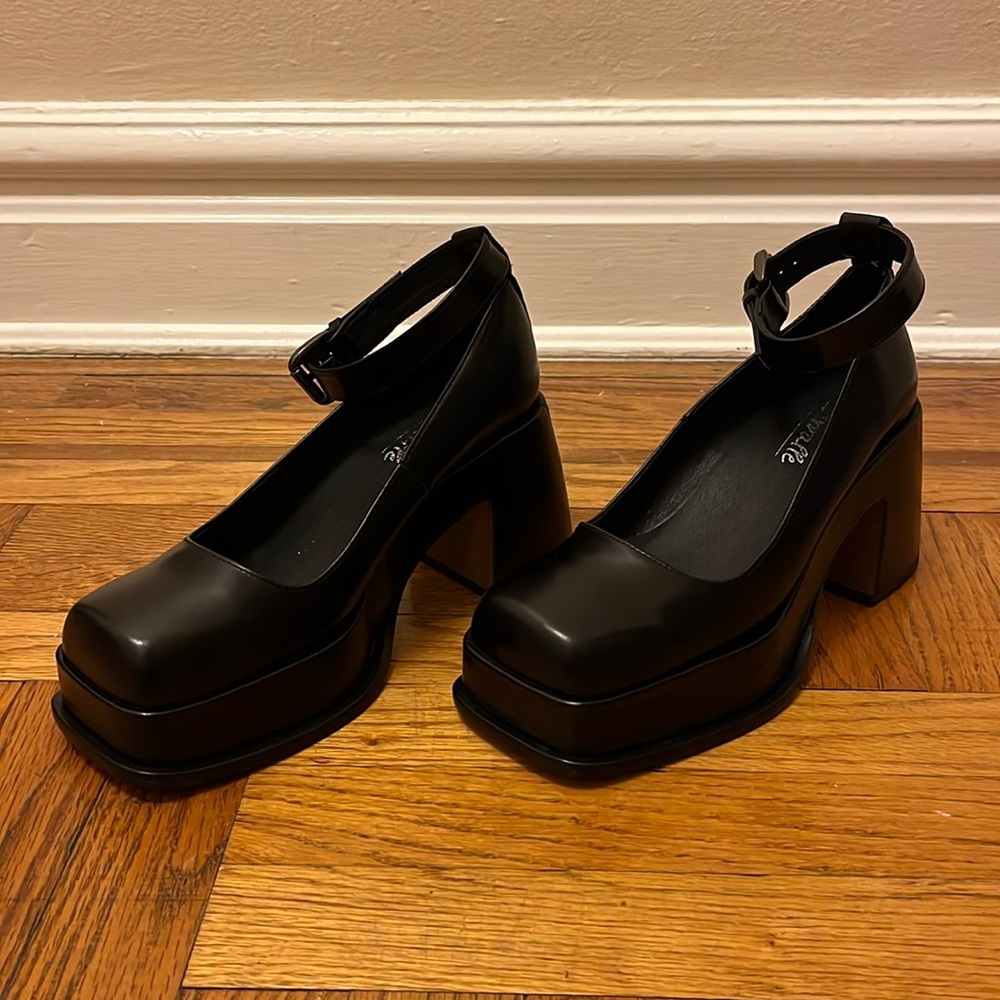 90s Chunky Platform Mary Janes